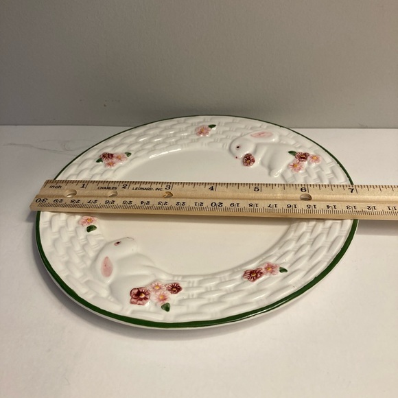 SPRINGTIME DESSERT PLATE - Picture 3 of 3